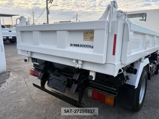 Hino DUTRO 2015-11 8658847-27