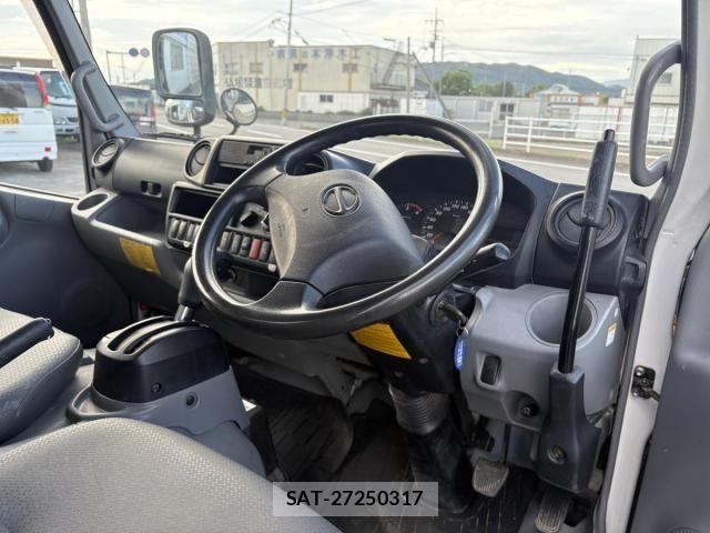 Hino DUTRO 2015-11 8658847-5