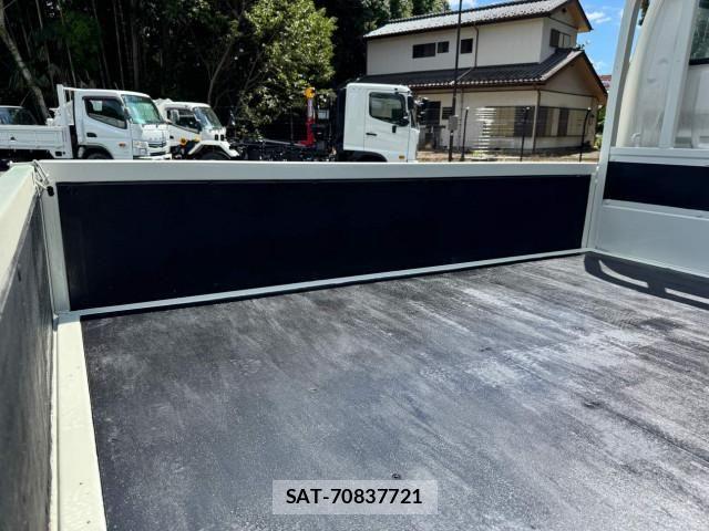 Hino DUTRO 2019-06 8658841-12