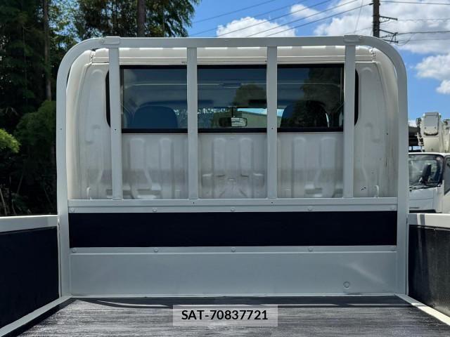 Hino DUTRO 2019-06 8658841-15