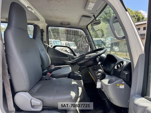 Hino DUTRO 2019-06 8658841-24