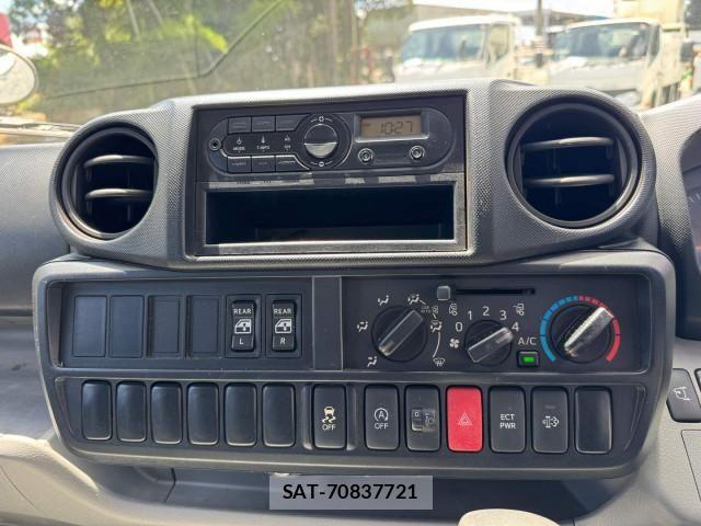 Hino DUTRO 2019-06 8658841-27