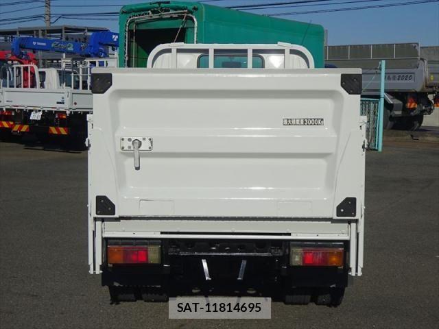 Hino DUTRO 2013-08 8658849-10