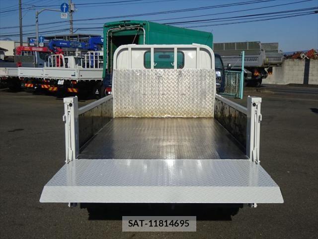 Hino DUTRO 2013-08 8658849-11