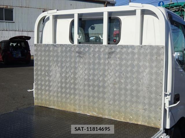 Hino DUTRO 2013-08 8658849-15