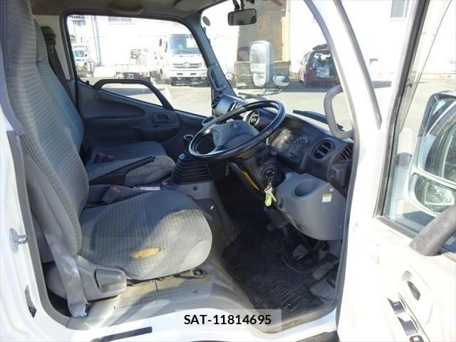 Hino DUTRO 2013-08 8658849-18