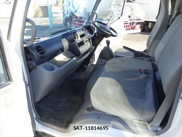 Hino DUTRO 2013-08 8658849-23