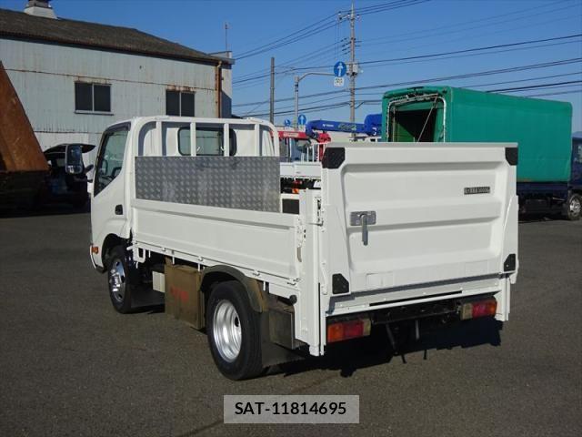 Hino DUTRO 2013-08 8658849-2