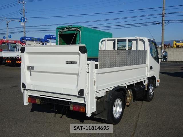 Hino DUTRO 2013-08 8658849-3
