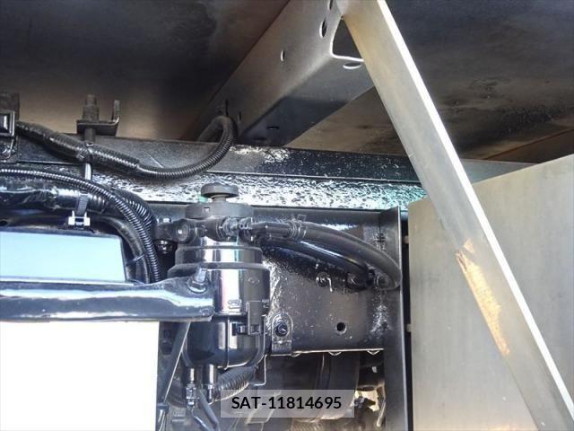 Hino DUTRO 2013-08 8658849-4