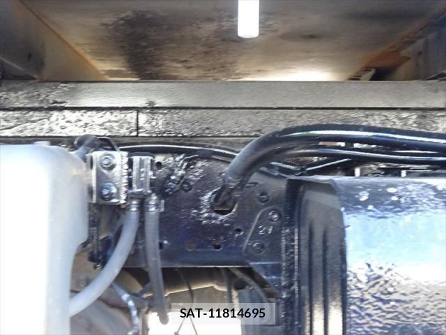 Hino DUTRO 2013-08 8658849-6