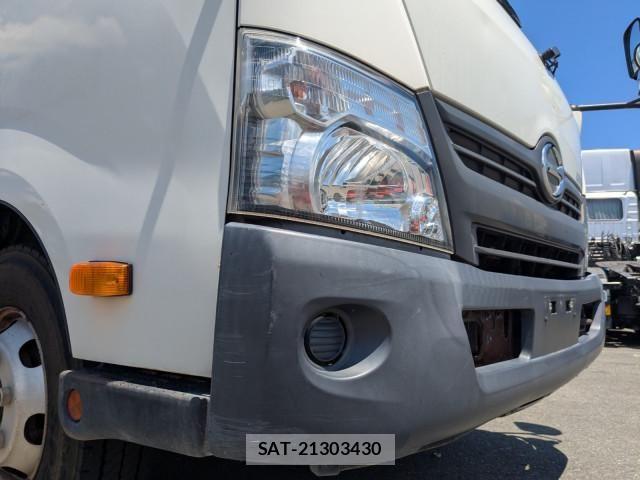 Hino DUTRO 2017-02 8658827-21