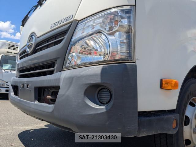 Hino DUTRO 2017-02 8658827-22