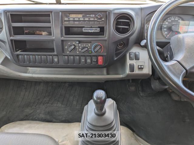 Hino DUTRO 2017-02 8658827-26