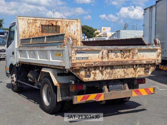 Hino DUTRO 2017-02 8658827-2