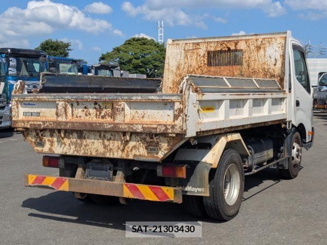 Hino DUTRO 2017-02 8658827-3