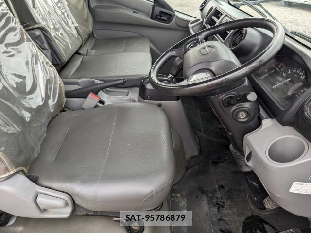 Hino DUTRO 2019-10 8658839-21