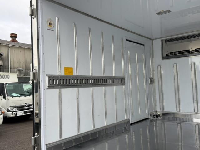 Hino DUTRO 2024-09 8732874-9