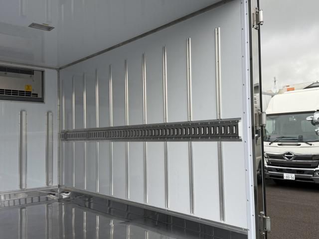 Hino DUTRO 2024-09 8732874-13