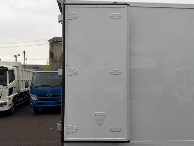Hino DUTRO 2024-09 8732874-18
