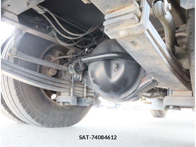 Hino DUTRO 2018-01 8741786-21