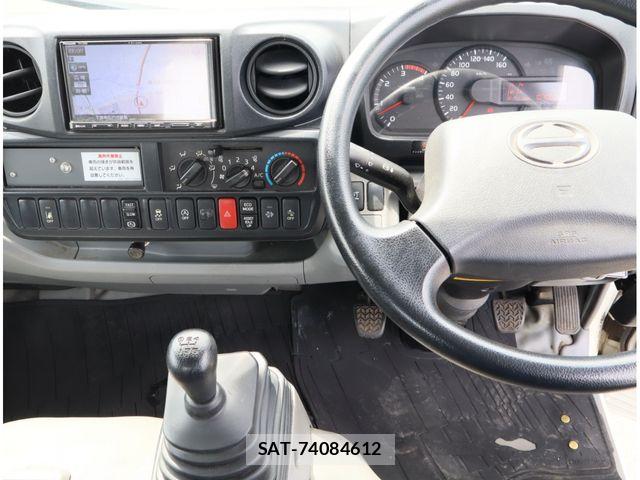 Hino DUTRO 2018-01 8741786-23