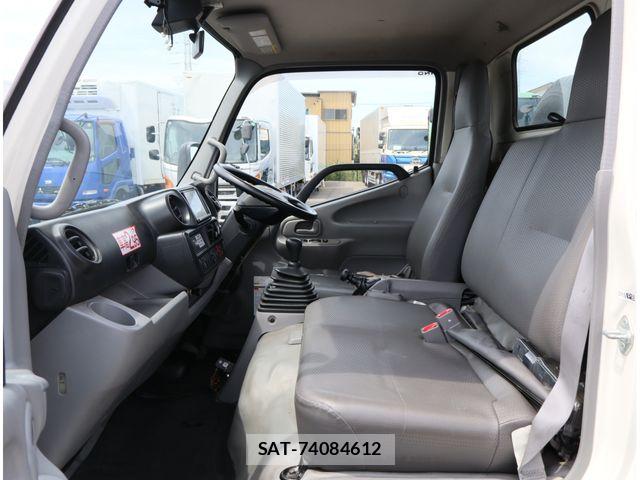 Hino DUTRO 2018-01 8741786-26