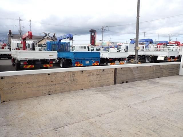 Hino DUTRO 2019-03 8732914-22