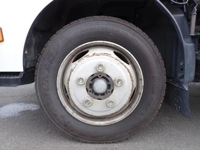 Hino DUTRO 2019-03 8732914-24