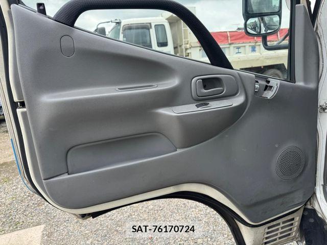 Hino DUTRO 2017-08 8741796-12