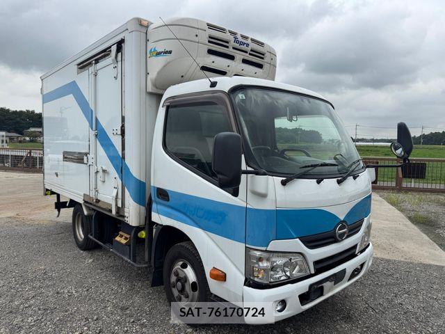 Hino DUTRO 2017-08 8741796-1