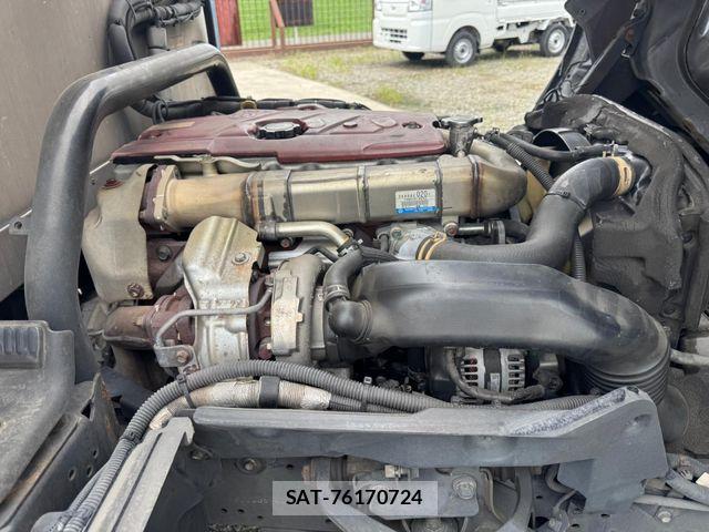 Hino DUTRO 2017-08 8741796-19