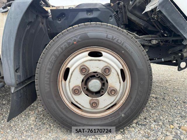 Hino DUTRO 2017-08 8741796-22