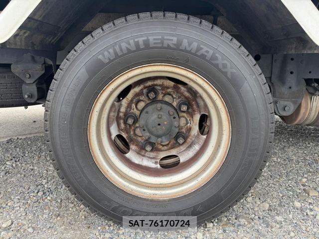 Hino DUTRO 2017-08 8741796-24