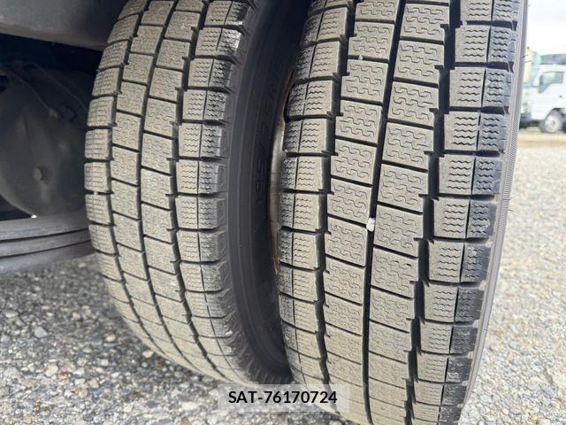 Hino DUTRO 2017-08 8741796-25