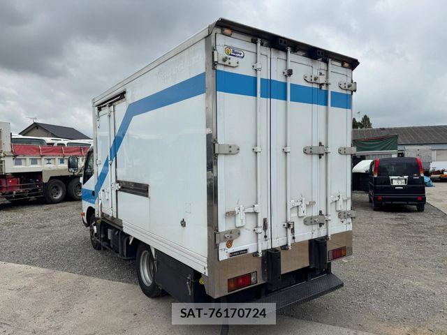 Hino DUTRO 2017-08 8741796-3
