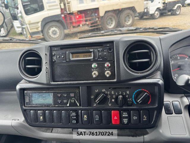 Hino DUTRO 2017-08 8741796-5