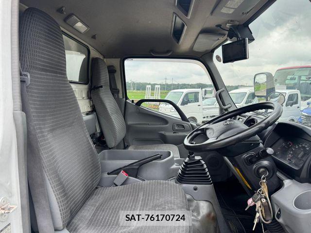 Hino DUTRO 2017-08 8741796-8