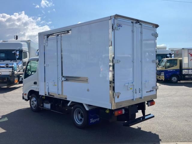 Hino DUTRO 2026-02 8732870-3