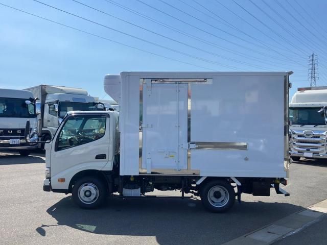 Hino DUTRO 2026-02 8732870-4