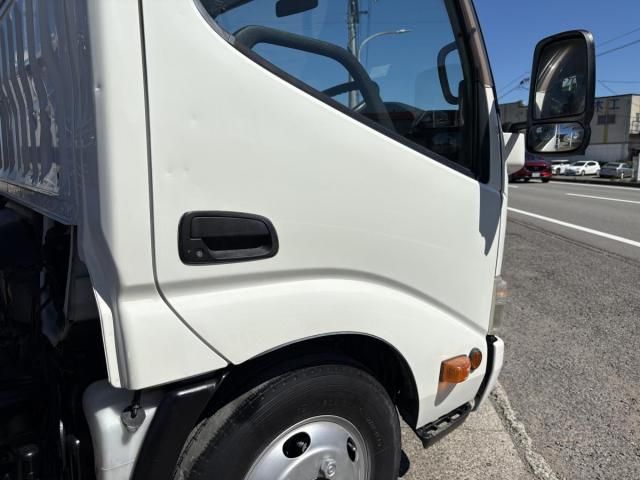 Hino DUTRO 2014-07 8732886-17