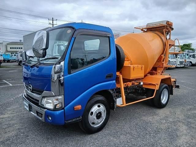 Hino DUTRO 2017-04 8732898-0