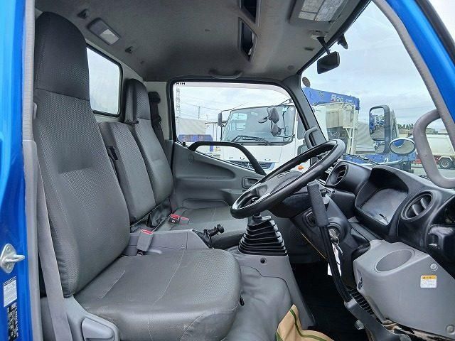 Hino DUTRO 2017-04 8732898-12
