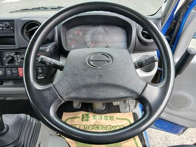 Hino DUTRO 2017-04 8732898-13