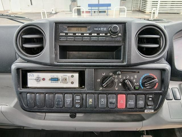 Hino DUTRO 2017-04 8732898-14
