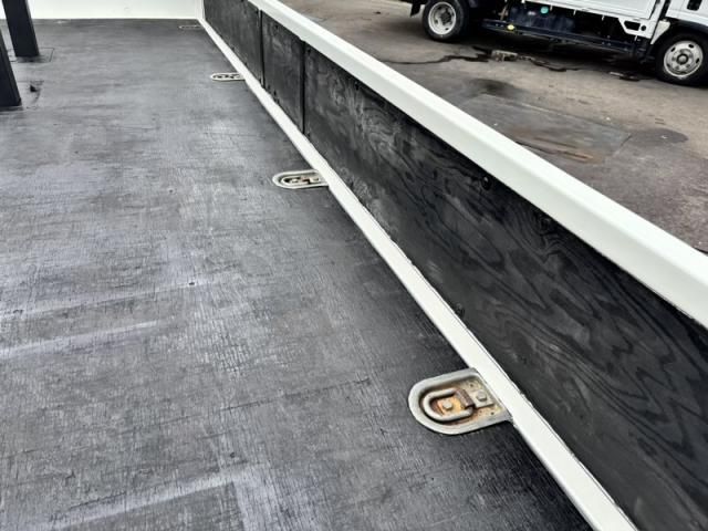 Hino DUTRO 2018-01 8732894-14