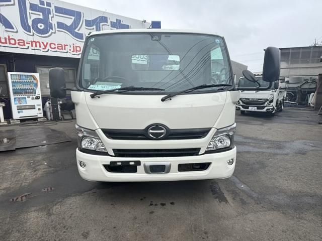 Hino DUTRO 2018-01 8732894-1
