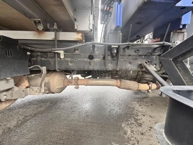Hino DUTRO 2018-01 8732894-23