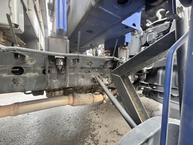 Hino DUTRO 2018-01 8732894-24
