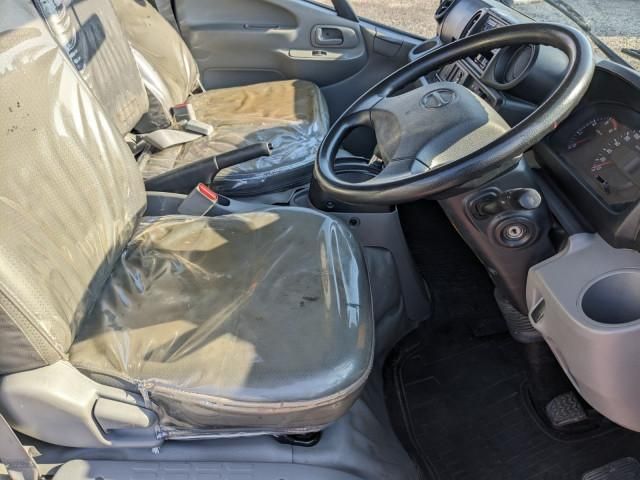 Hino DUTRO 2019-05 8732909-18